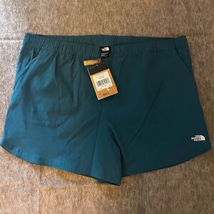 NEW Plus Size Women’s Northface SZ 1X Class V  Shorts in Blue Coral